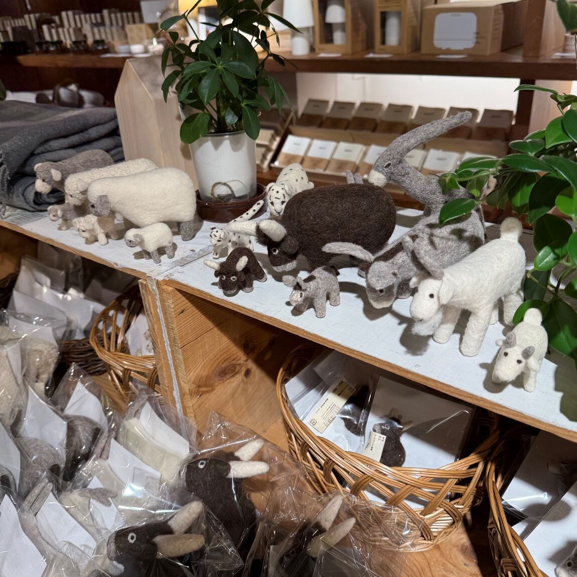 青山】ウールフェルトの動物が入荷しました｜無印良品 Found